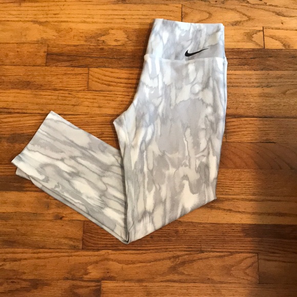 Nike Pants - Nike Capri leggings size small. NWOT